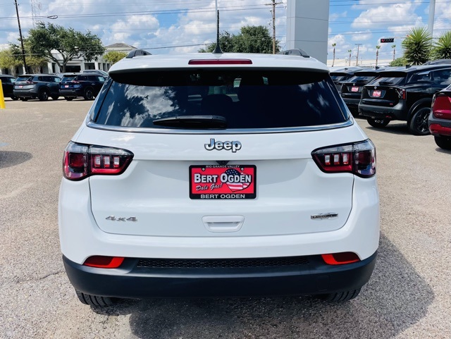 2024 Jeep Compass Latitude Lux photo 3