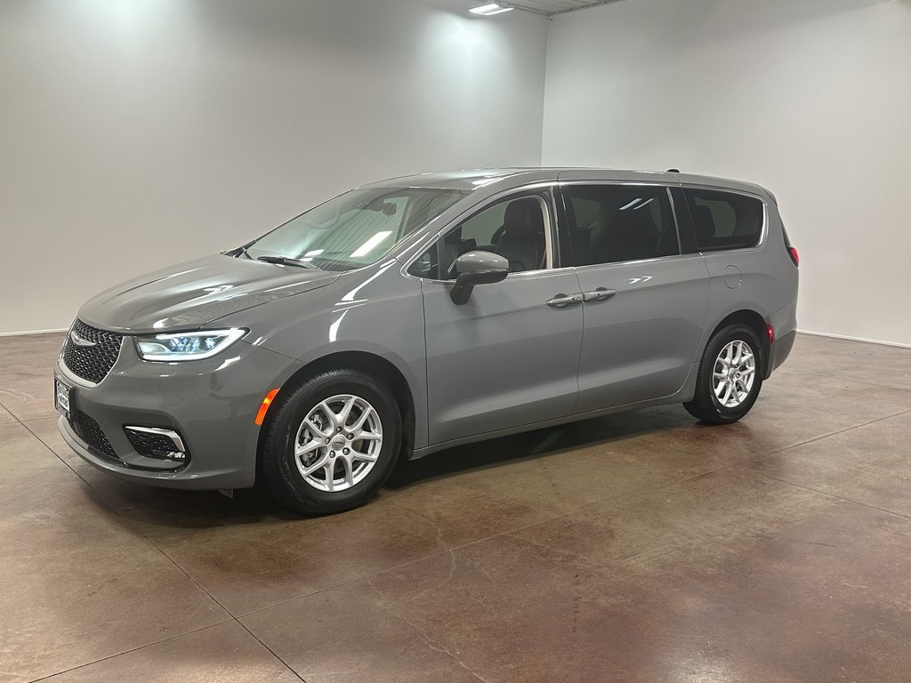 2023 Chrysler Pacifica Touring L photo 29