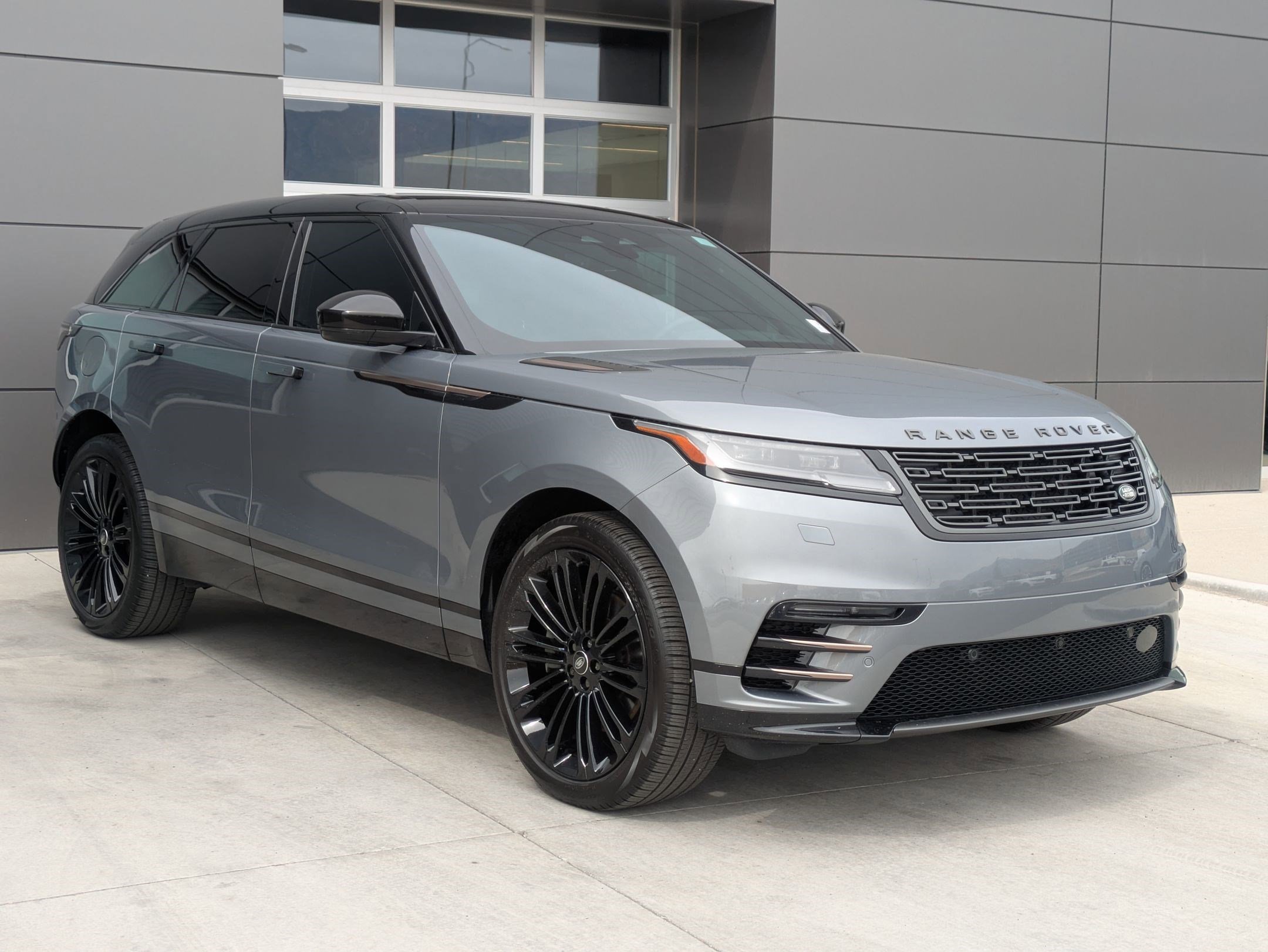 2024 Land Rover Range Rover Velar P400 Dynamic HSE photo 3