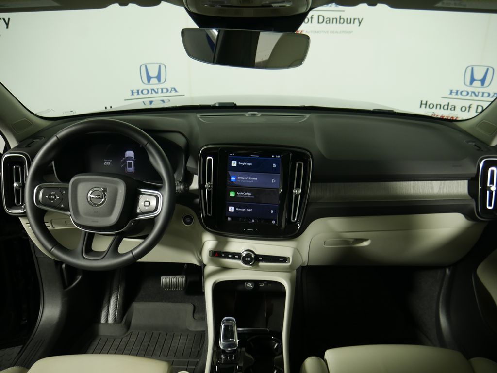 2023 Volvo XC40 Plus photo 10