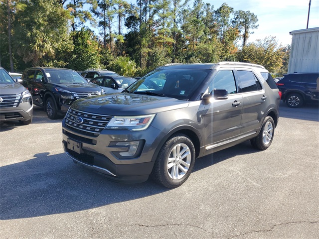 2017 Ford Explorer XLT photo 4