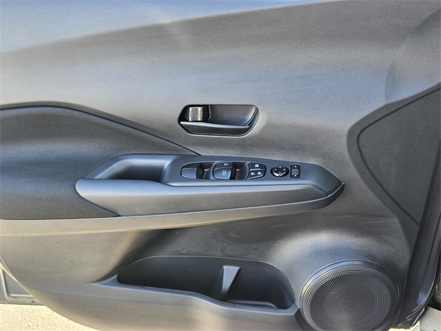 2025 Nissan Kicks Play S photo 23