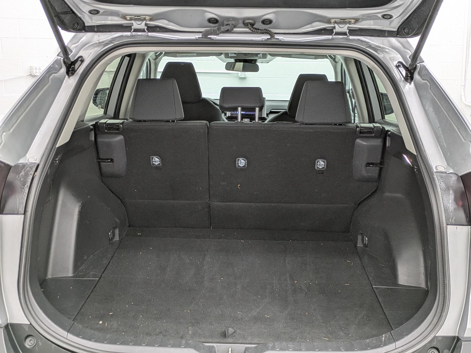 2024 Toyota RAV4 LE photo 12