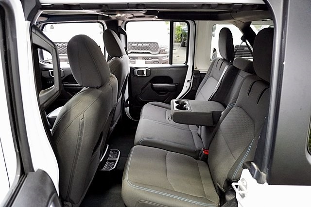 2023 Jeep Wrangler Rubicon 4xe photo 19