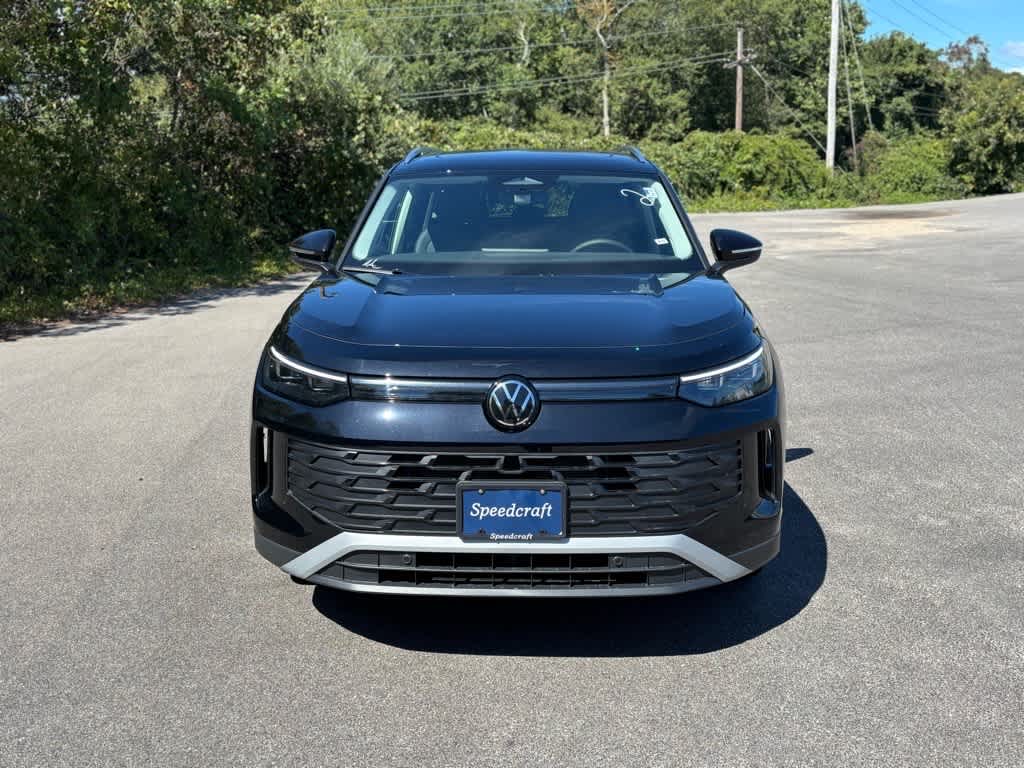 2025 Volkswagen Tiguan SE photo 2