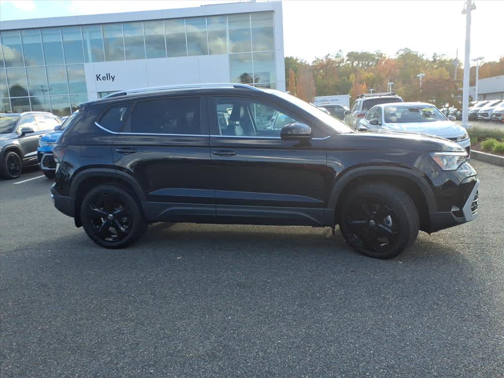 2025 Volkswagen Taos SEL photo 4