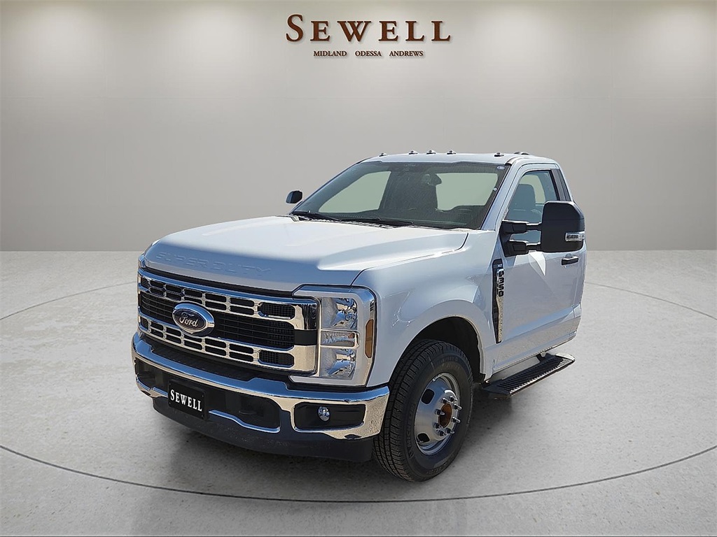 2026 Ford F-350 Super Duty Chassis Cab XLT