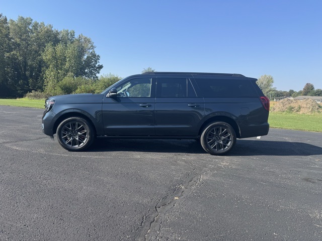 2025 Ford Expedition Platinum MAX photo 2