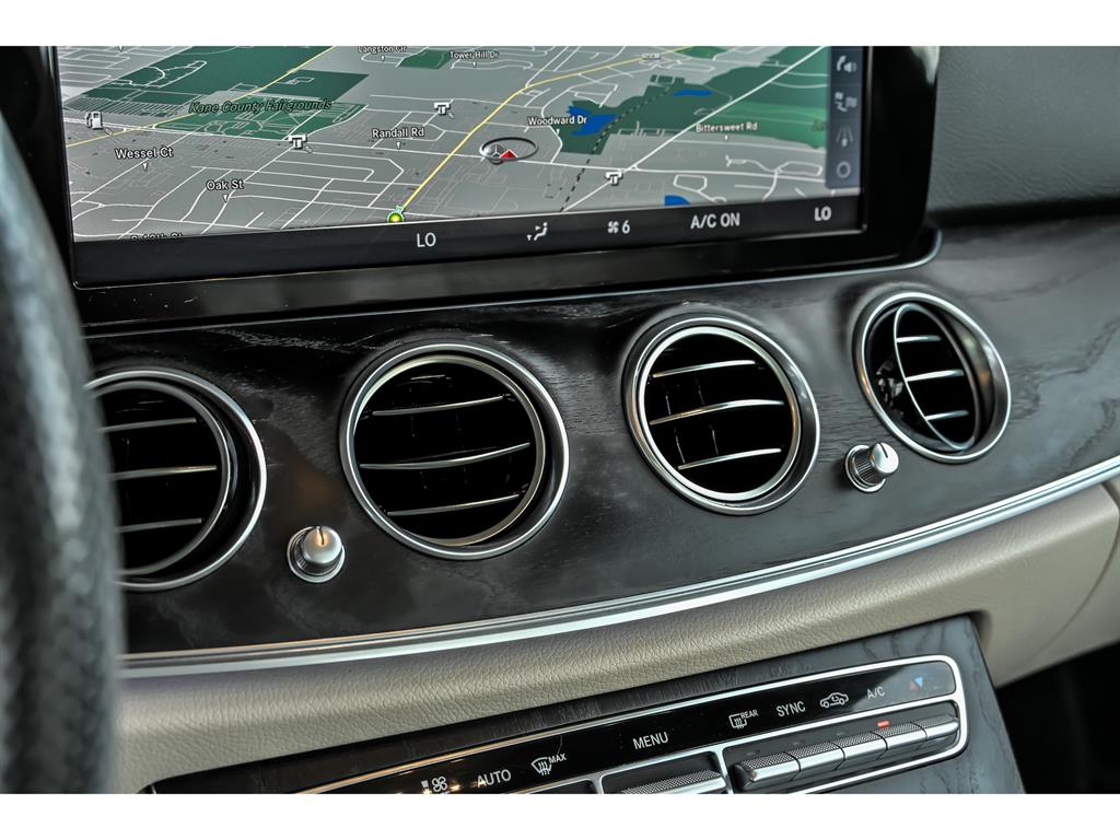 2018 Mercedes Benz E 300 4MATIC photo 18