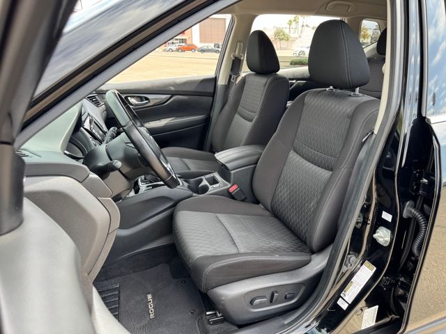 2020 Nissan Rogue SV photo 4