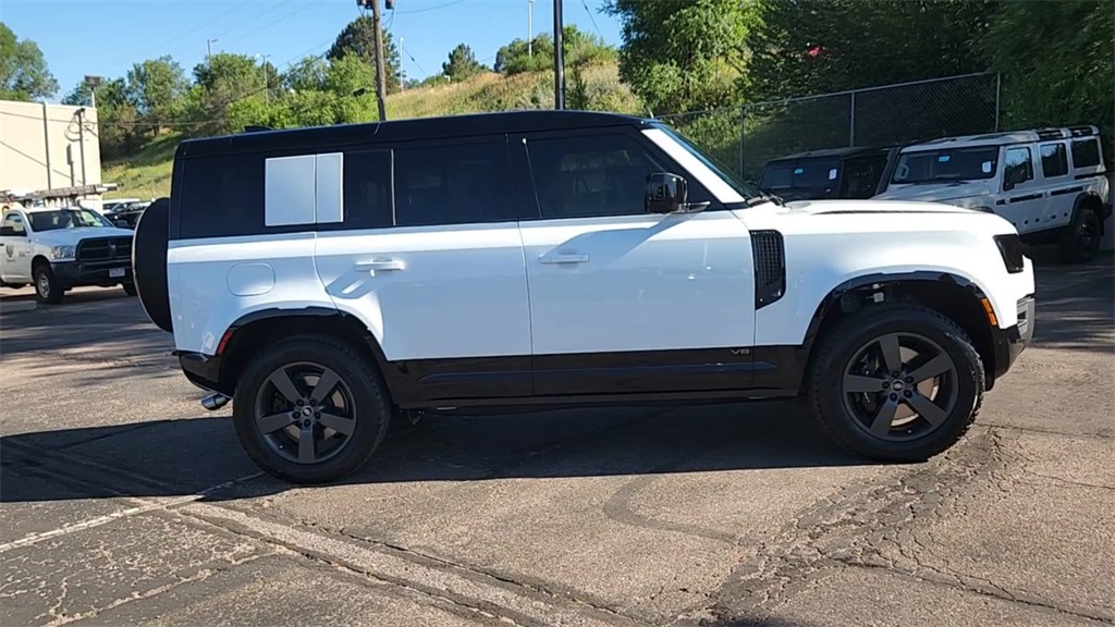2025 Land Rover Defender 110 V8 photo 8