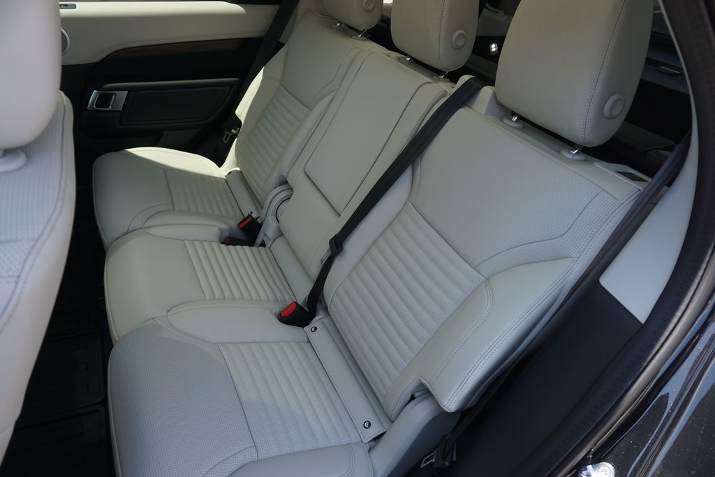 2025 Land Rover Discovery SE photo 30