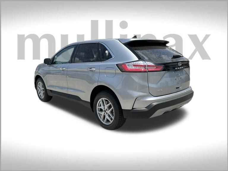 2024 Ford Edge SEL photo 3