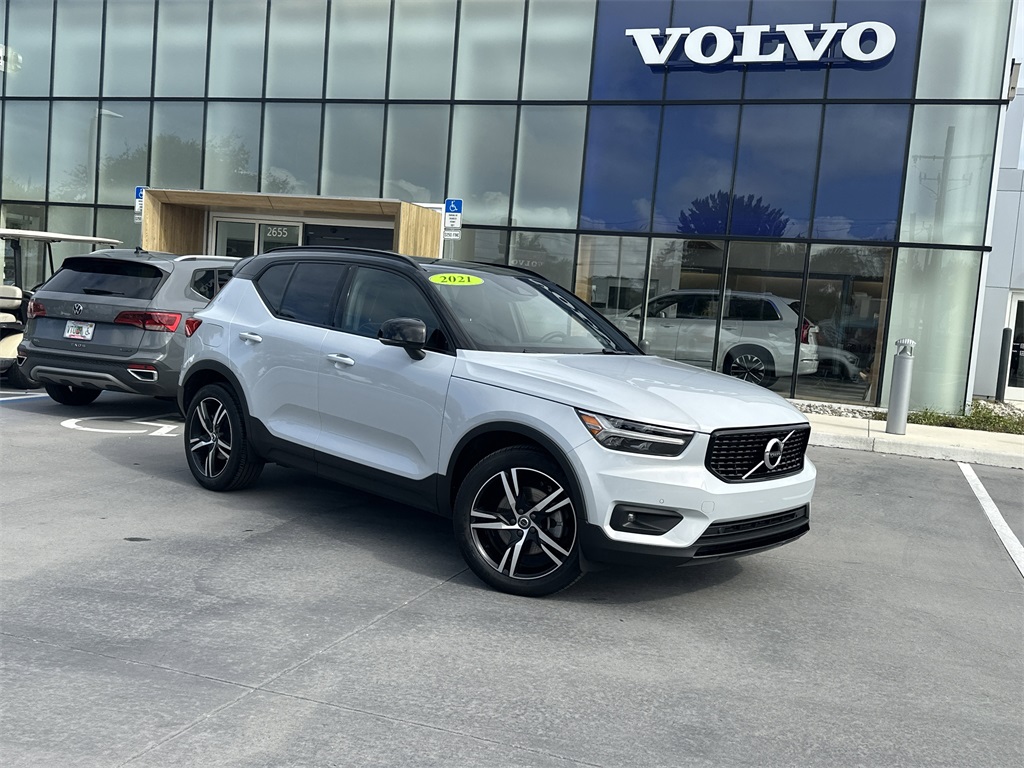 2021 Volvo XC40 R-Design's photo