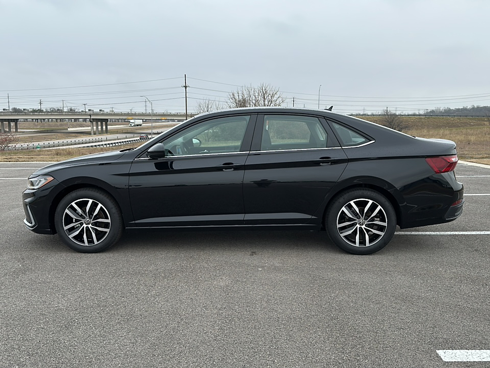2025 Volkswagen Jetta 1.5T SE photo 2