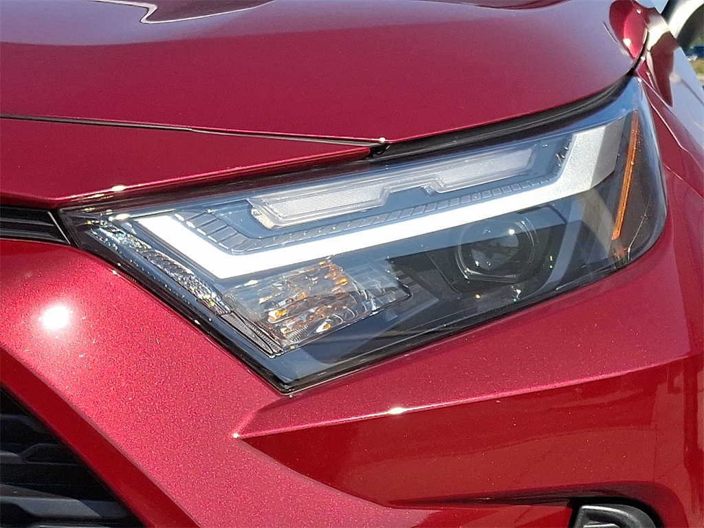 2022 Toyota RAV4 Hybrid XLE photo 22