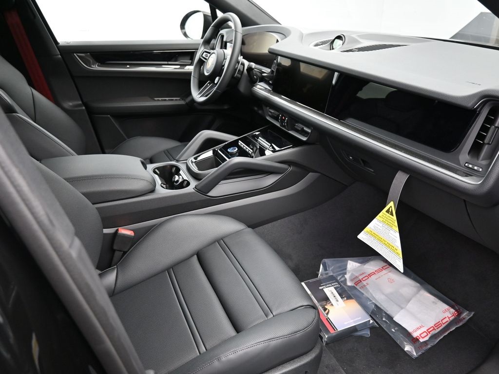 2026 Porsche Cayenne Coupe S photo 8