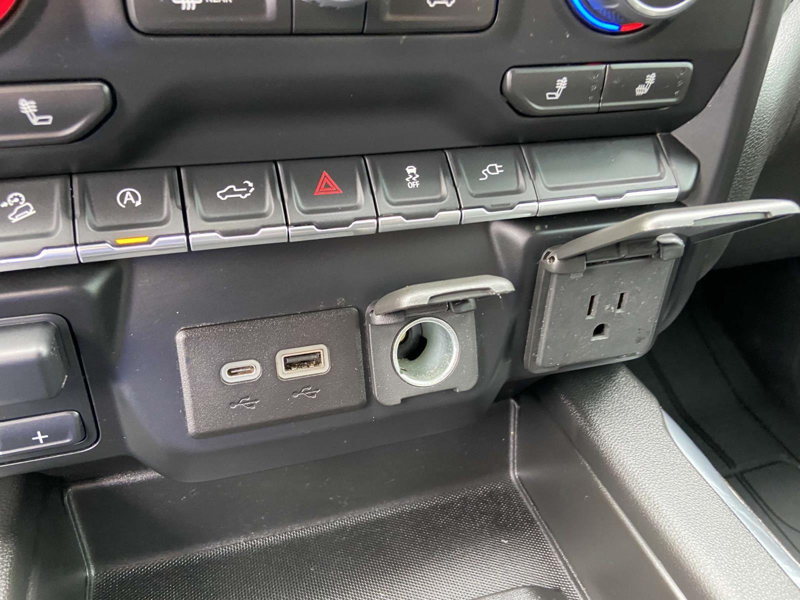 2022 Chevrolet Silverado 1500 RST photo 13