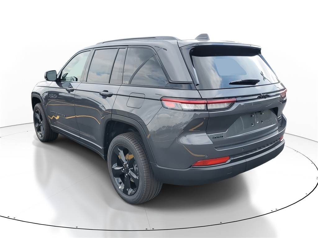 2025 Jeep Grand Cherokee Limited photo 3