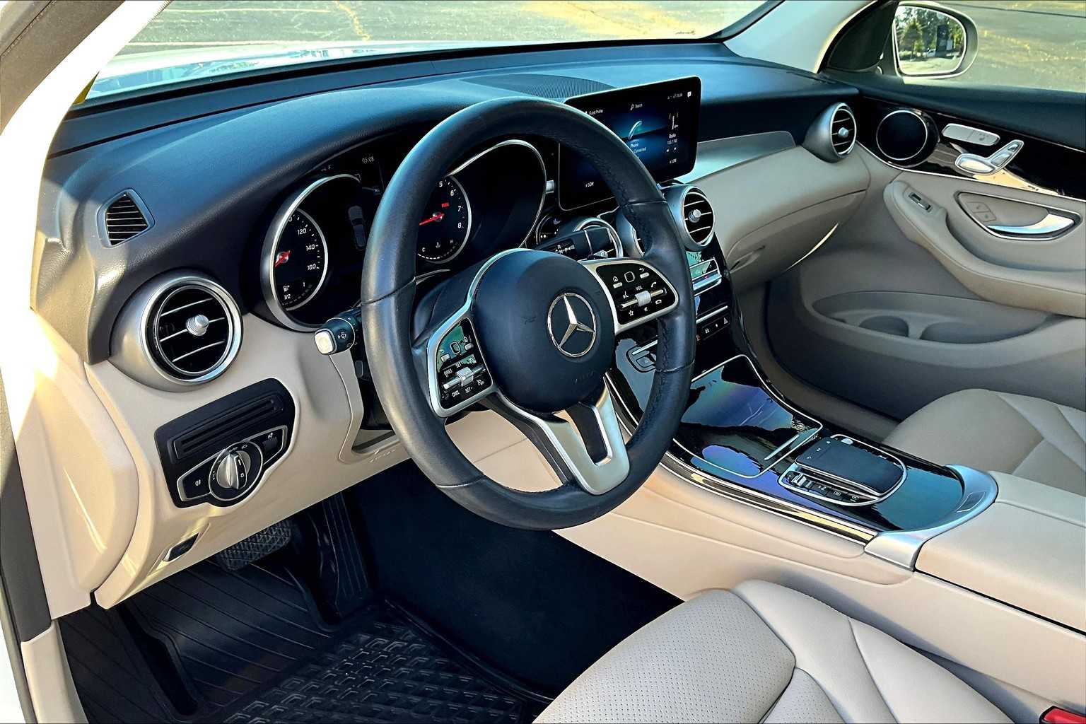2022 Mercedes Benz GLC 300 photo 16