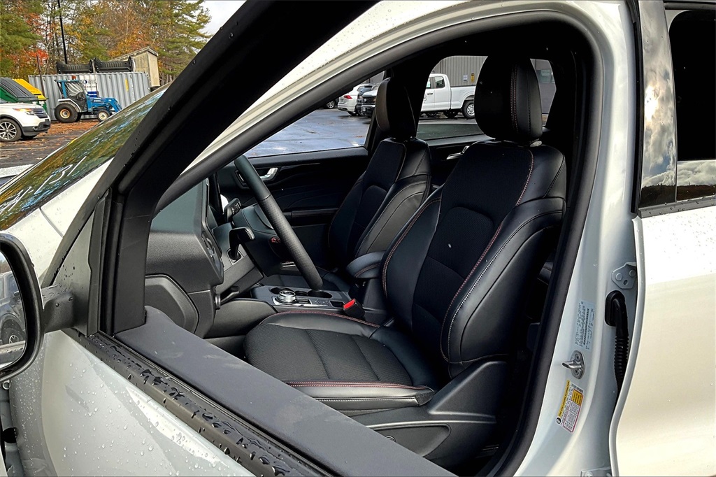 2025 Ford Escape Hybrid ST-Line Select photo 7