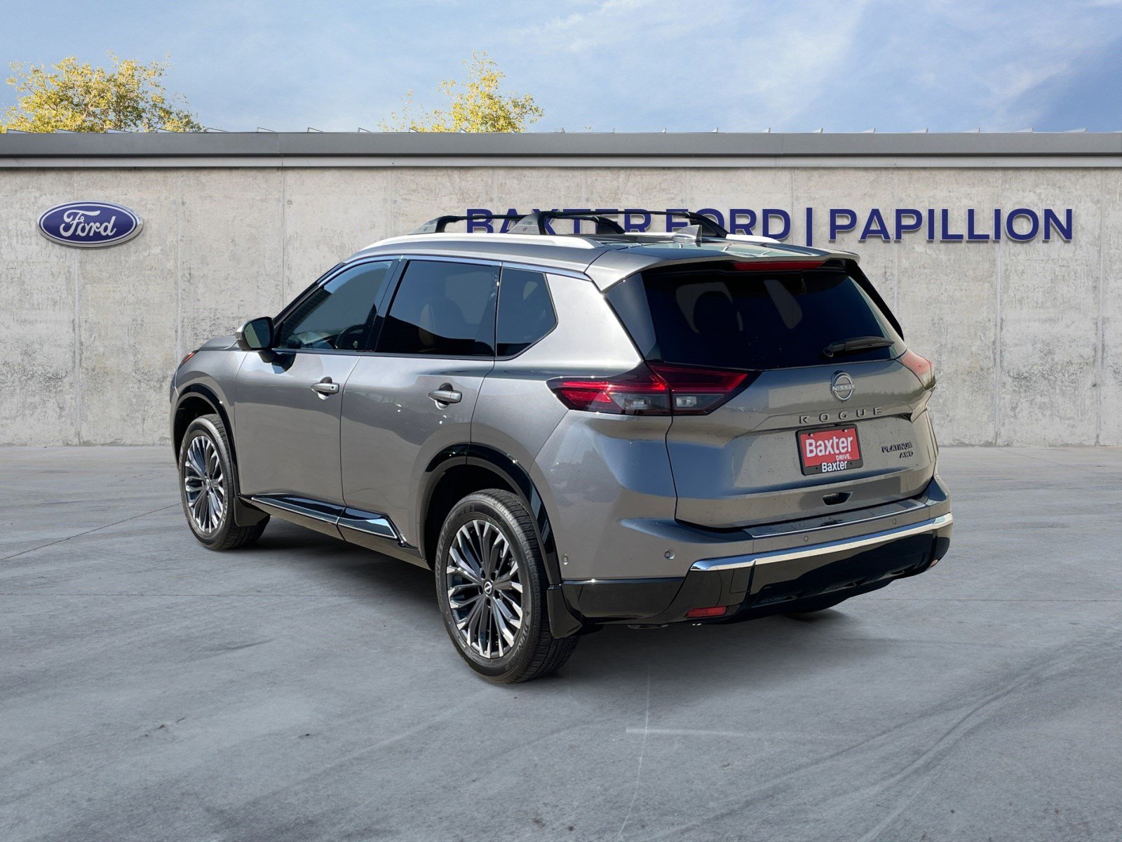 2025 Nissan Rogue Platinum photo 3