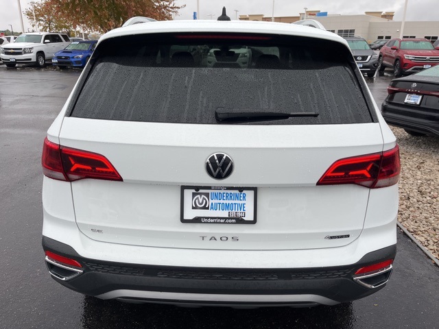 2024 Volkswagen Taos SE photo 2