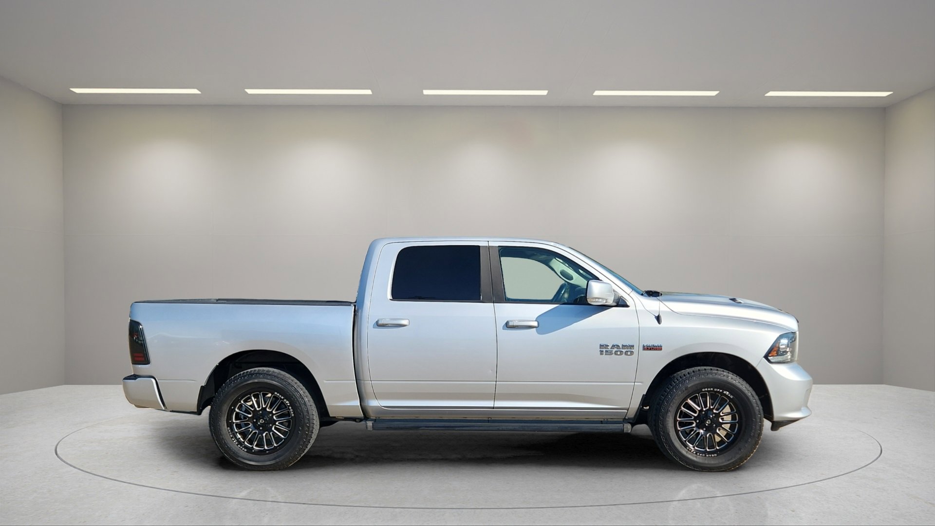 2016 Ram 1500 Sport photo 2