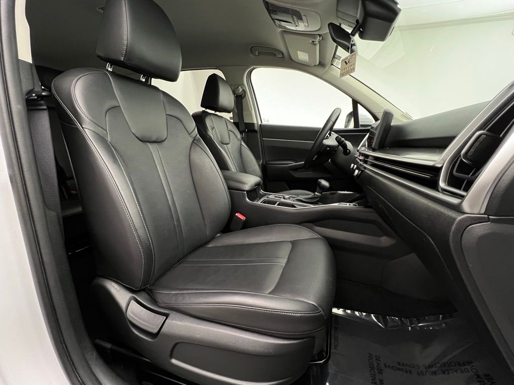 2024 Kia Sorento S photo 16