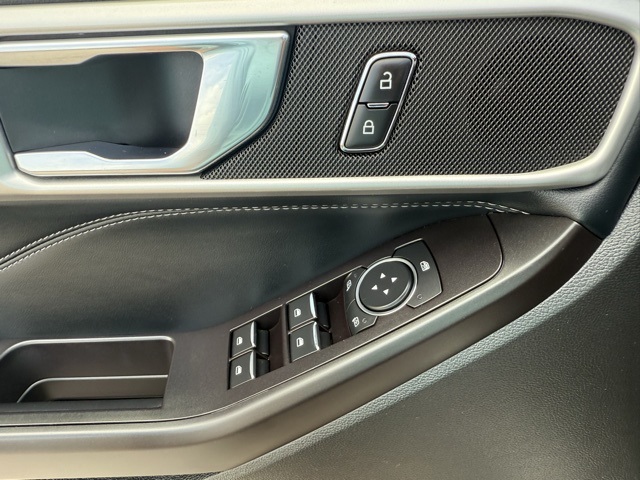 2020 Ford Explorer XLT photo 12