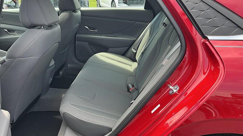 2025 Hyundai Elantra SEL Convenience photo 48