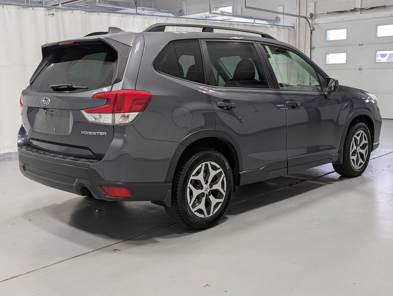 2021 Subaru Forester Premium photo 7