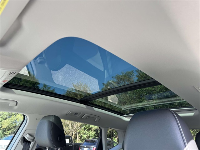 2025 Volkswagen Taos SE photo 4