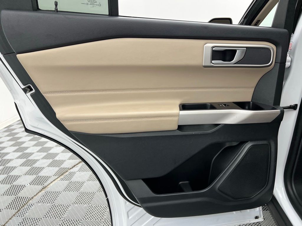 2023 Ford Explorer XLT photo 24