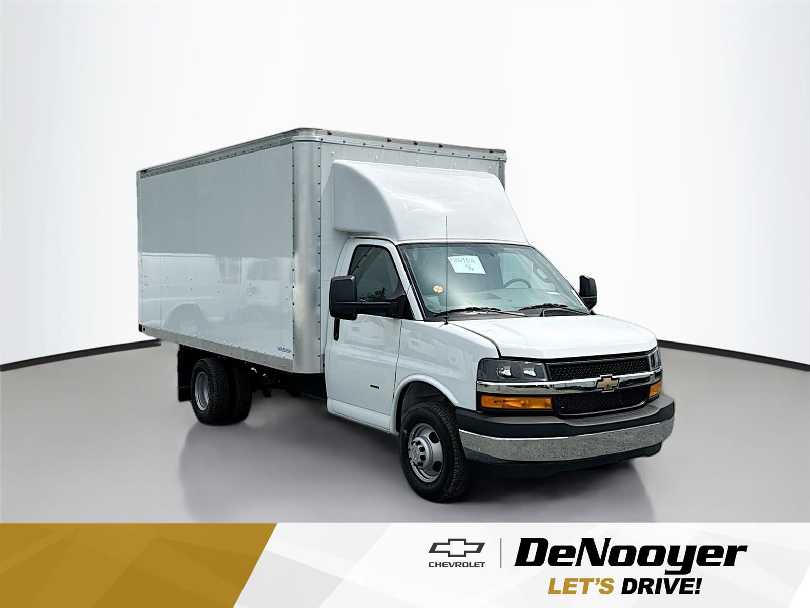2024 Chevrolet Express Cutaway Base's photo