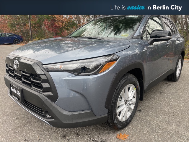 2026 Toyota Corolla Cross LE's photo