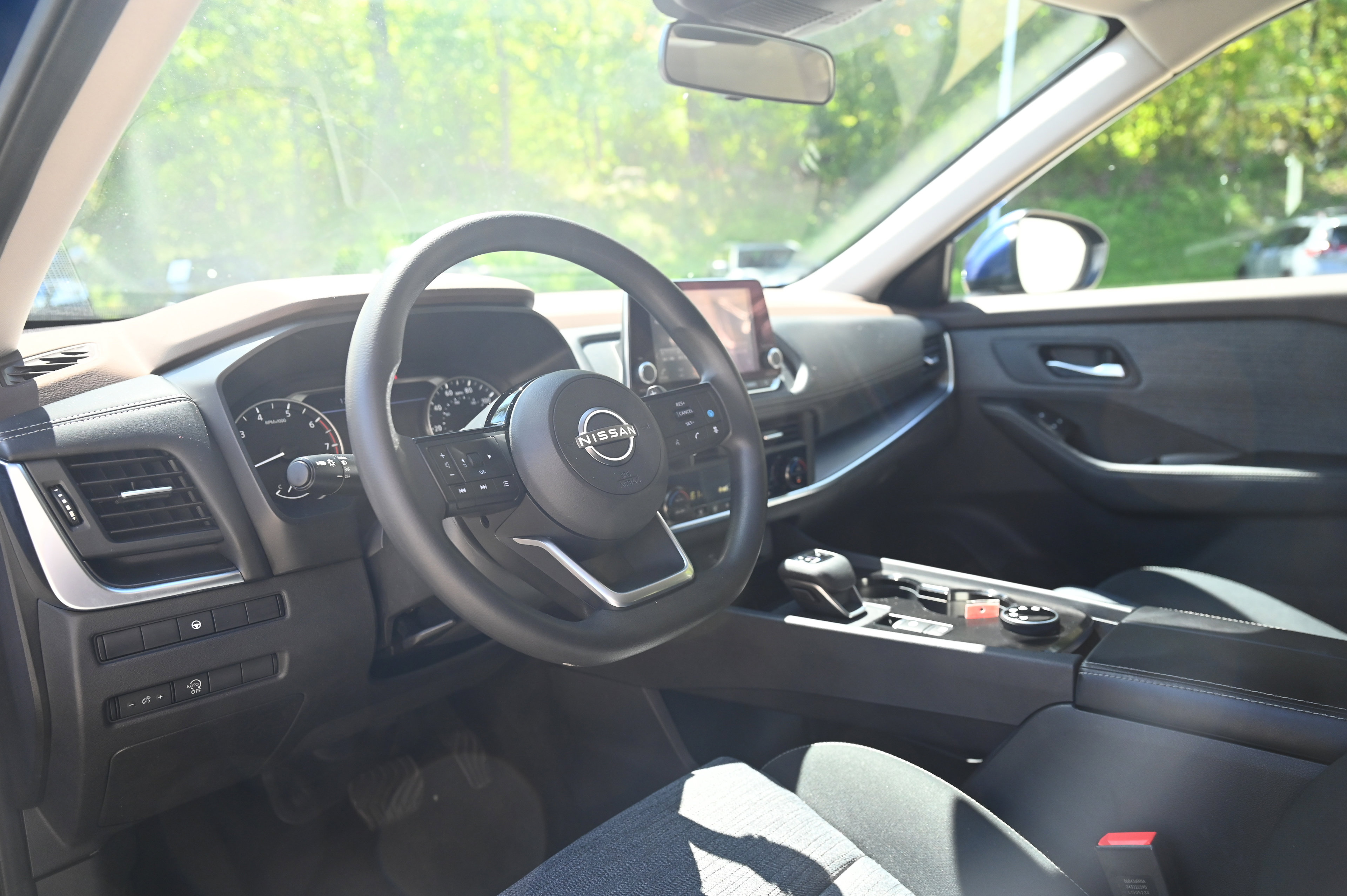 2023 Nissan Rogue SV photo 17