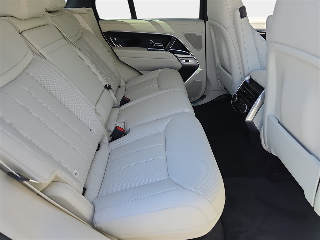 2025 Land Rover Range Rover SE photo 10