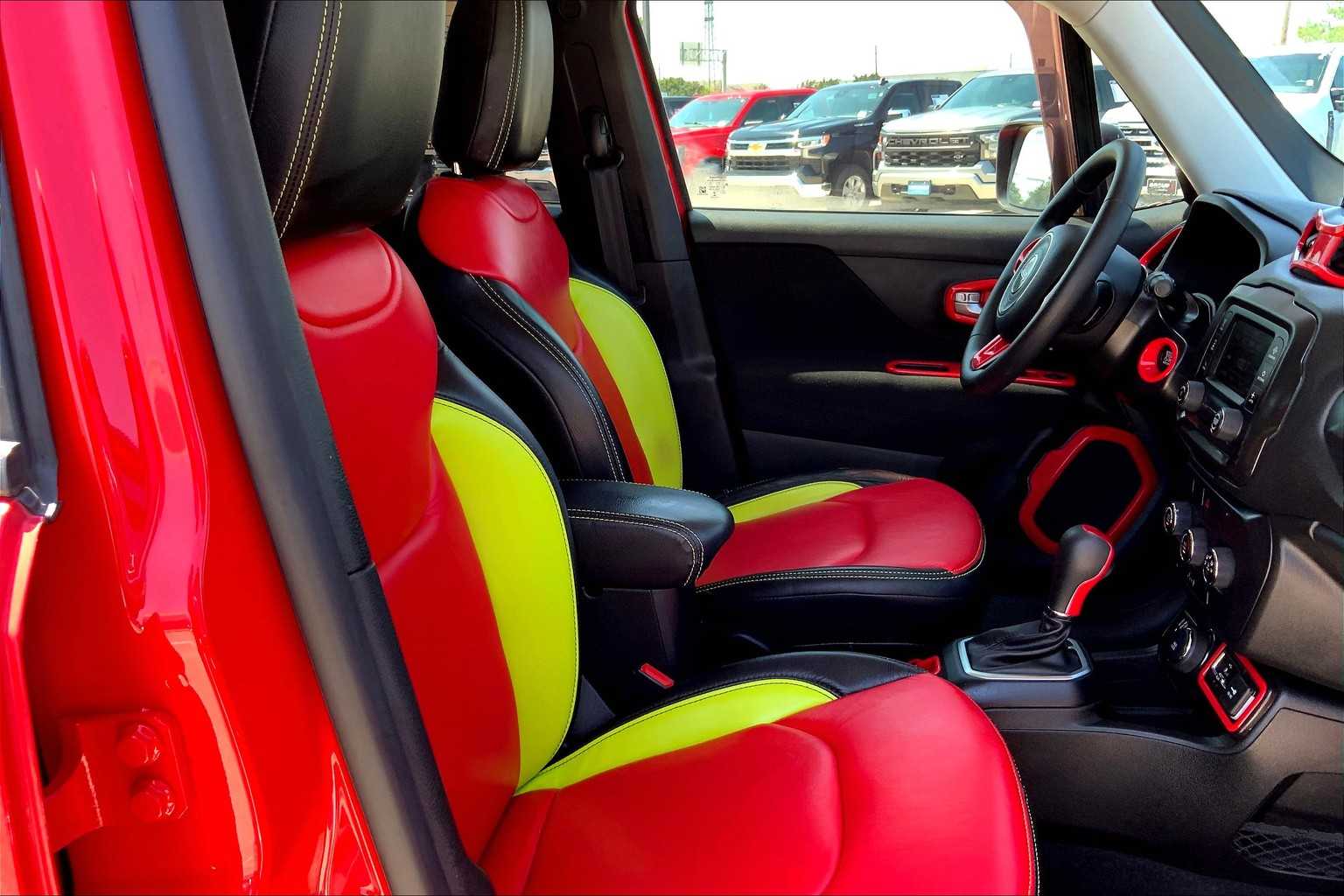 2020 Toyota RAV4 LE photo 8