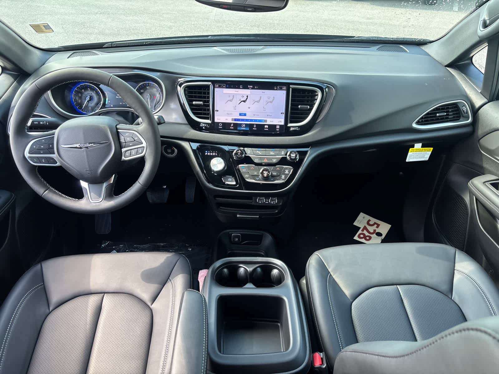2025 Chrysler Voyager LX photo 13