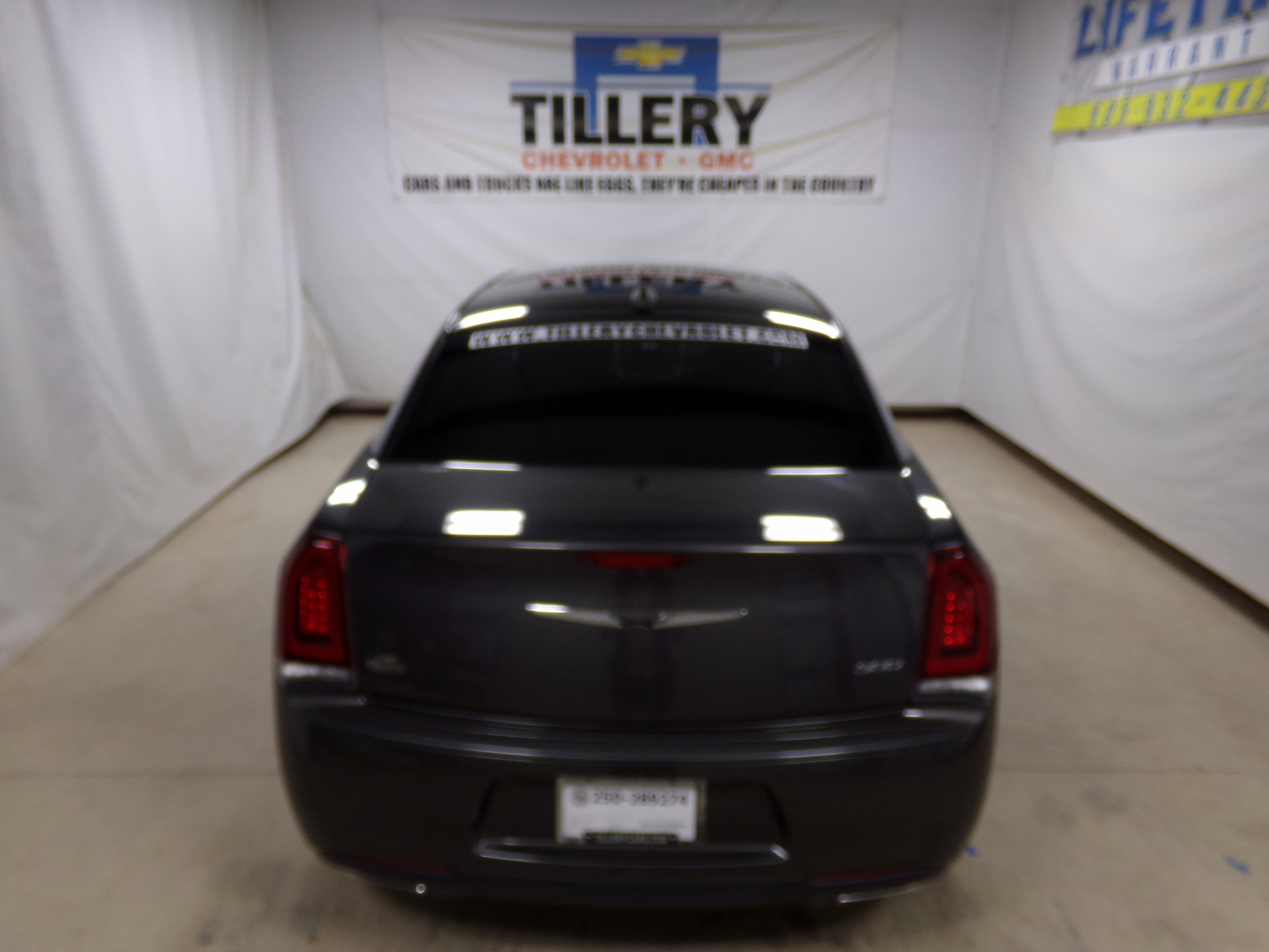 2020 Chrysler 300 Touring photo 3