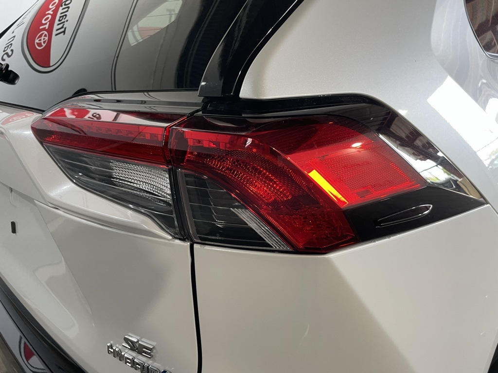 2024 Toyota RAV4 Hybrid SE photo 16
