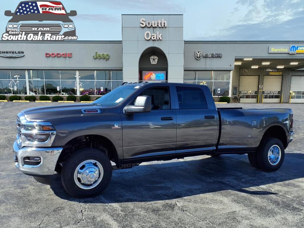 2026 Ram 3500 Tradesman photo 3