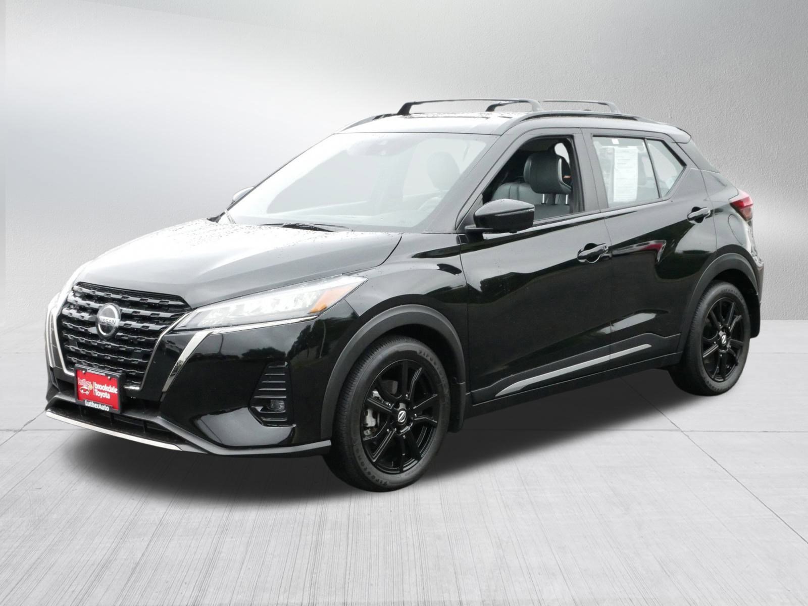 2021 Nissan Kicks SR photo 3