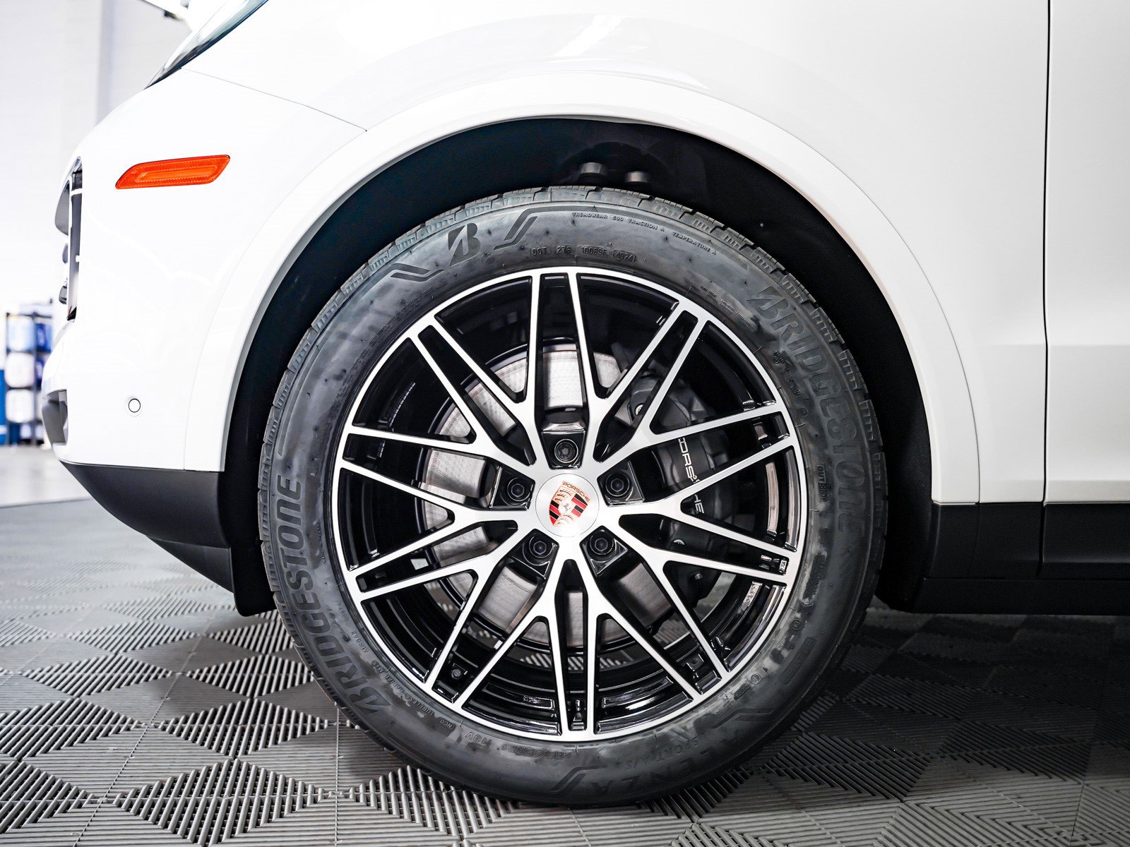 2025 Porsche Cayenne photo 14