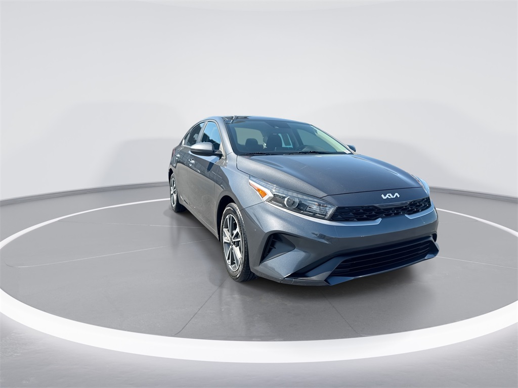 2022 Kia Forte LXS photo 2