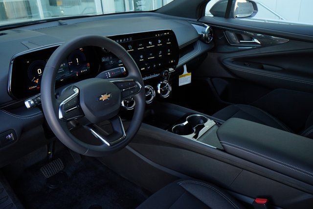 2026 Chevrolet Blazer EV photo 2