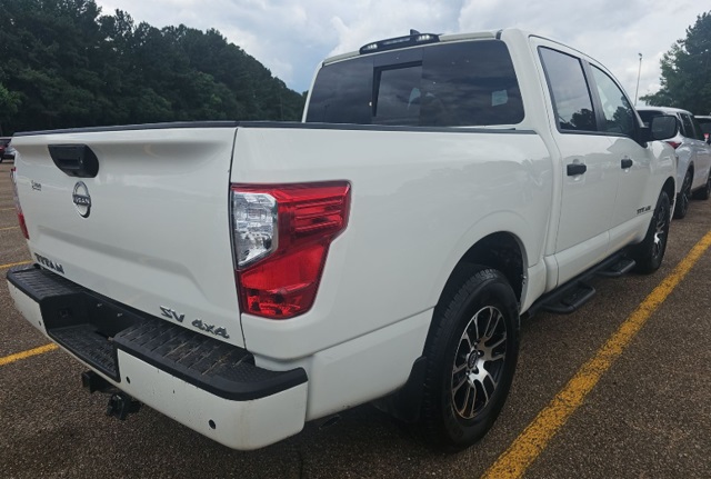 2024 Nissan Titan SV photo 3