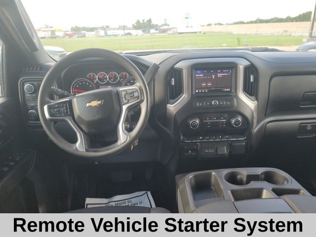 2022 Chevrolet Silverado 2500HD Custom photo 2