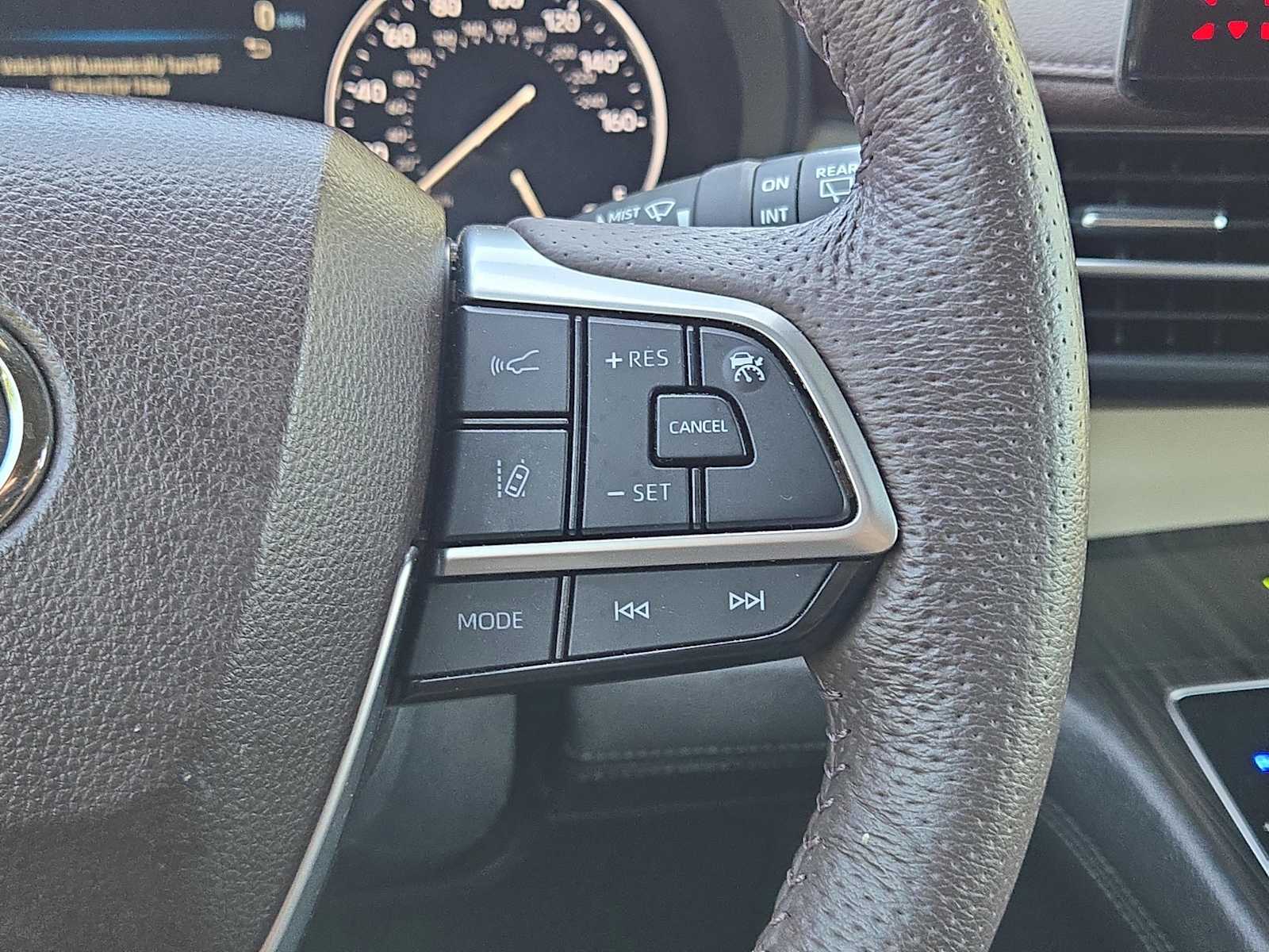 2024 Toyota Sienna Platinum photo 24